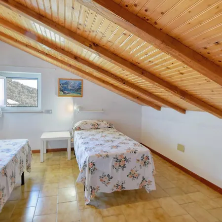 2 Bedroom Stunning Apartment In Moneglia Exterior photo