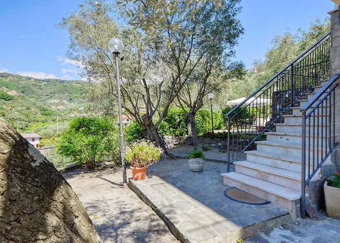 2 Bedroom Stunning Apartment In Moneglia