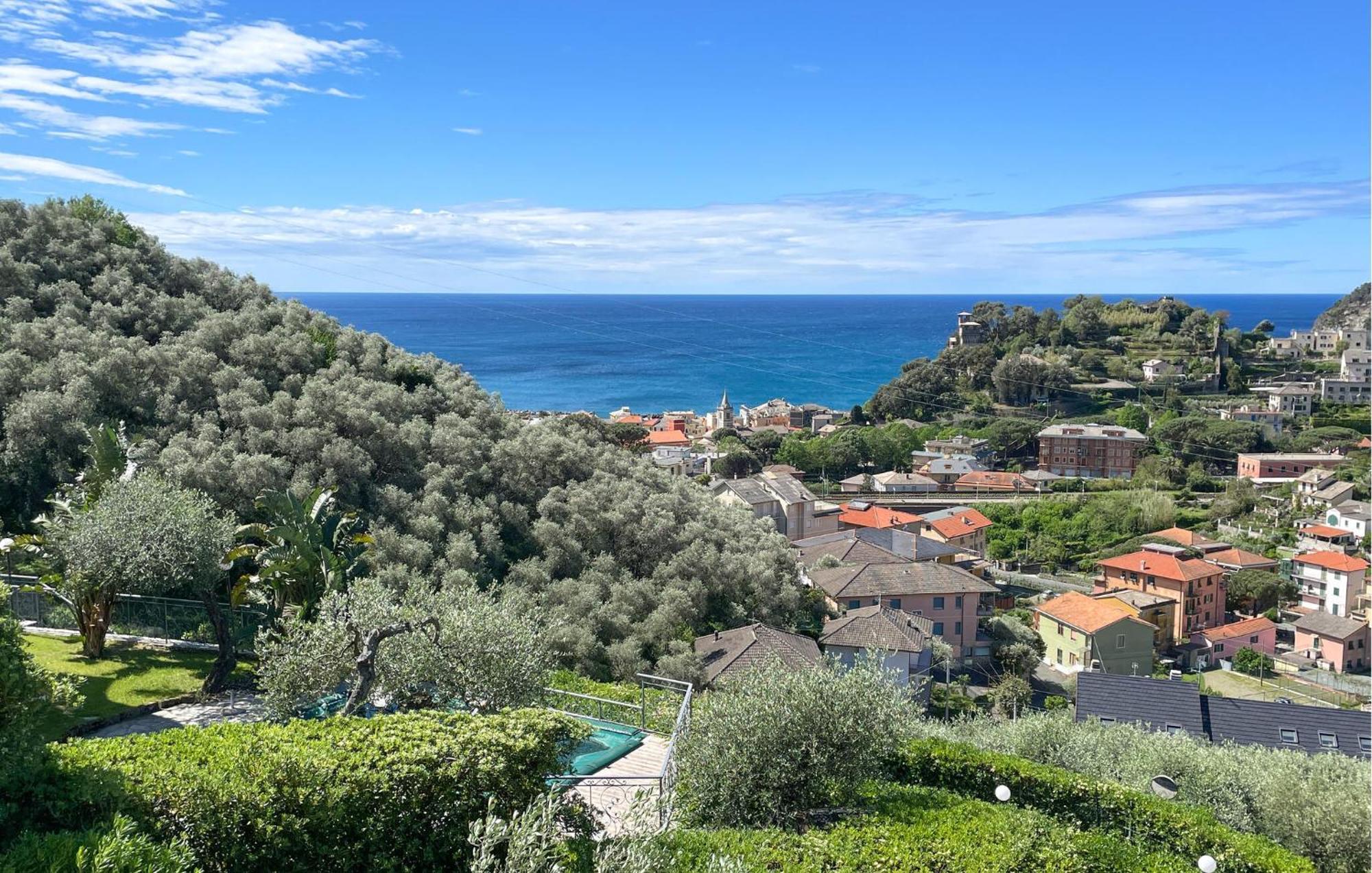 2 Bedroom Stunning In Apartment Moneglia