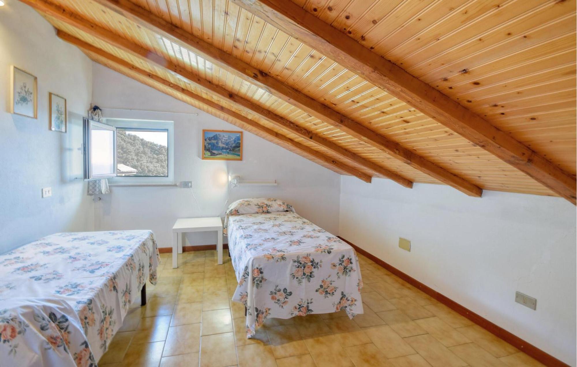 2 Bedroom Stunning In Apartment Moneglia