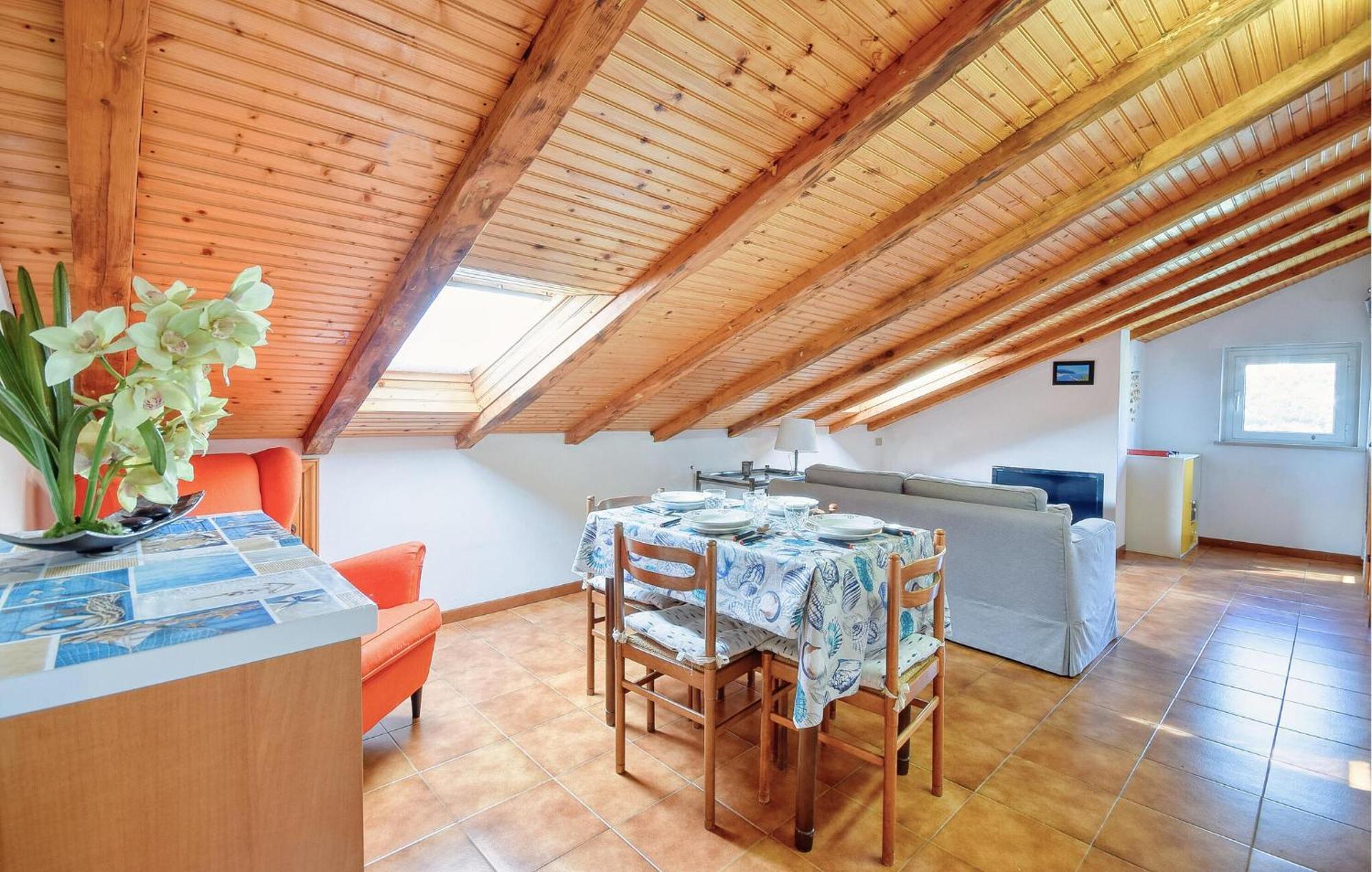 Apartment 2 Bedroom Stunning In Moneglia