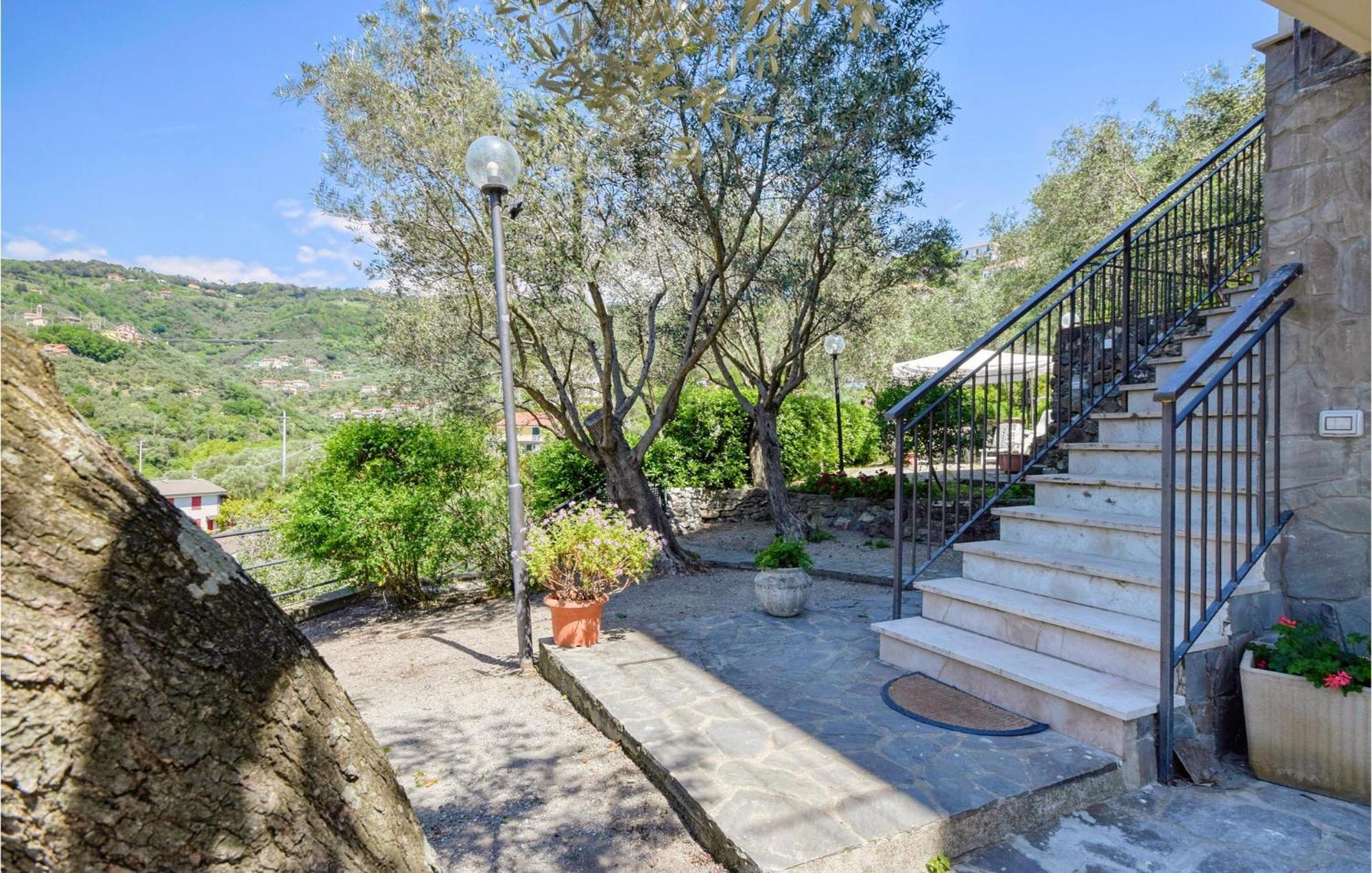 2 Bedroom Stunning In *