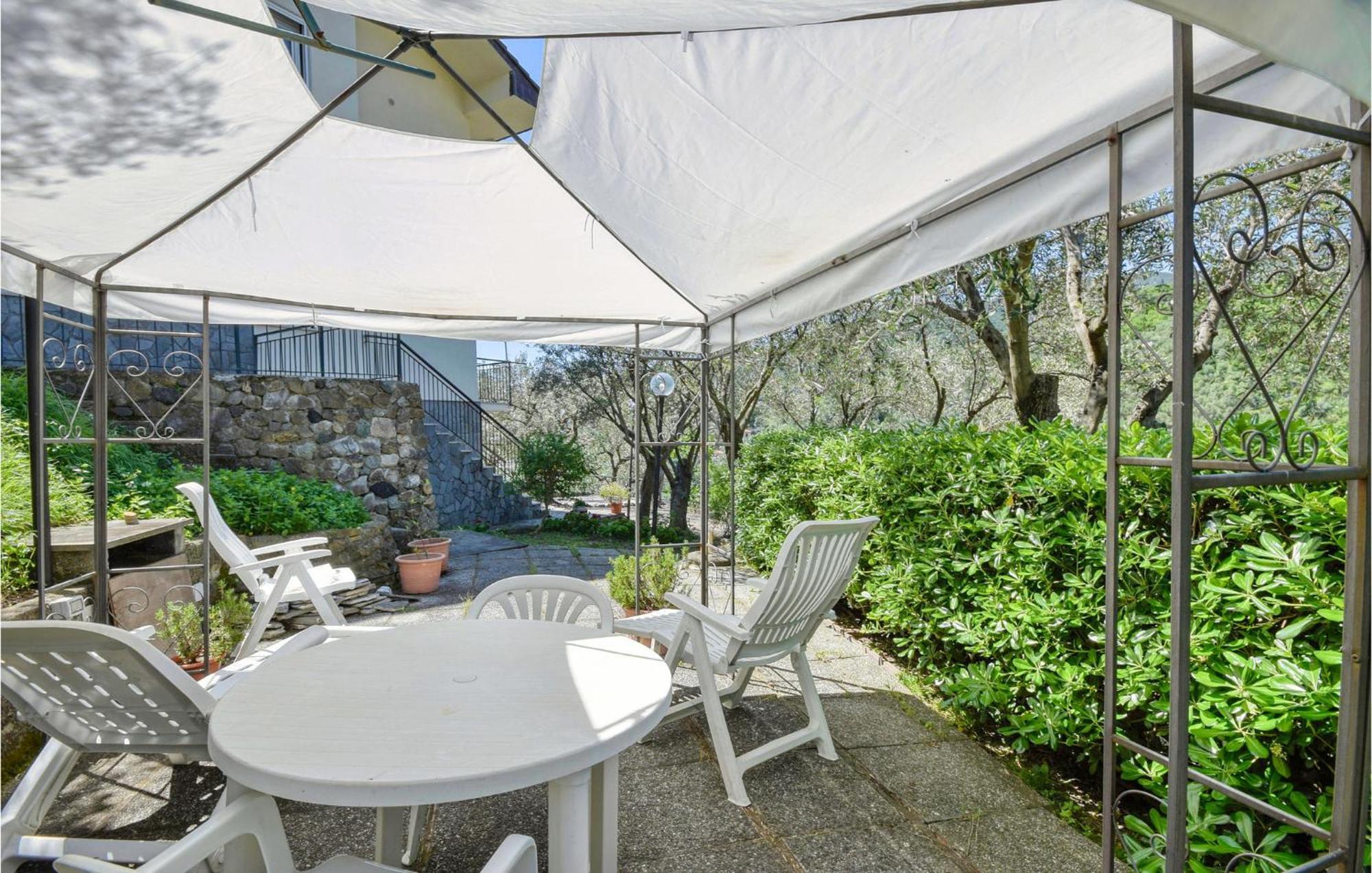2 Bedroom Stunning In Moneglia
